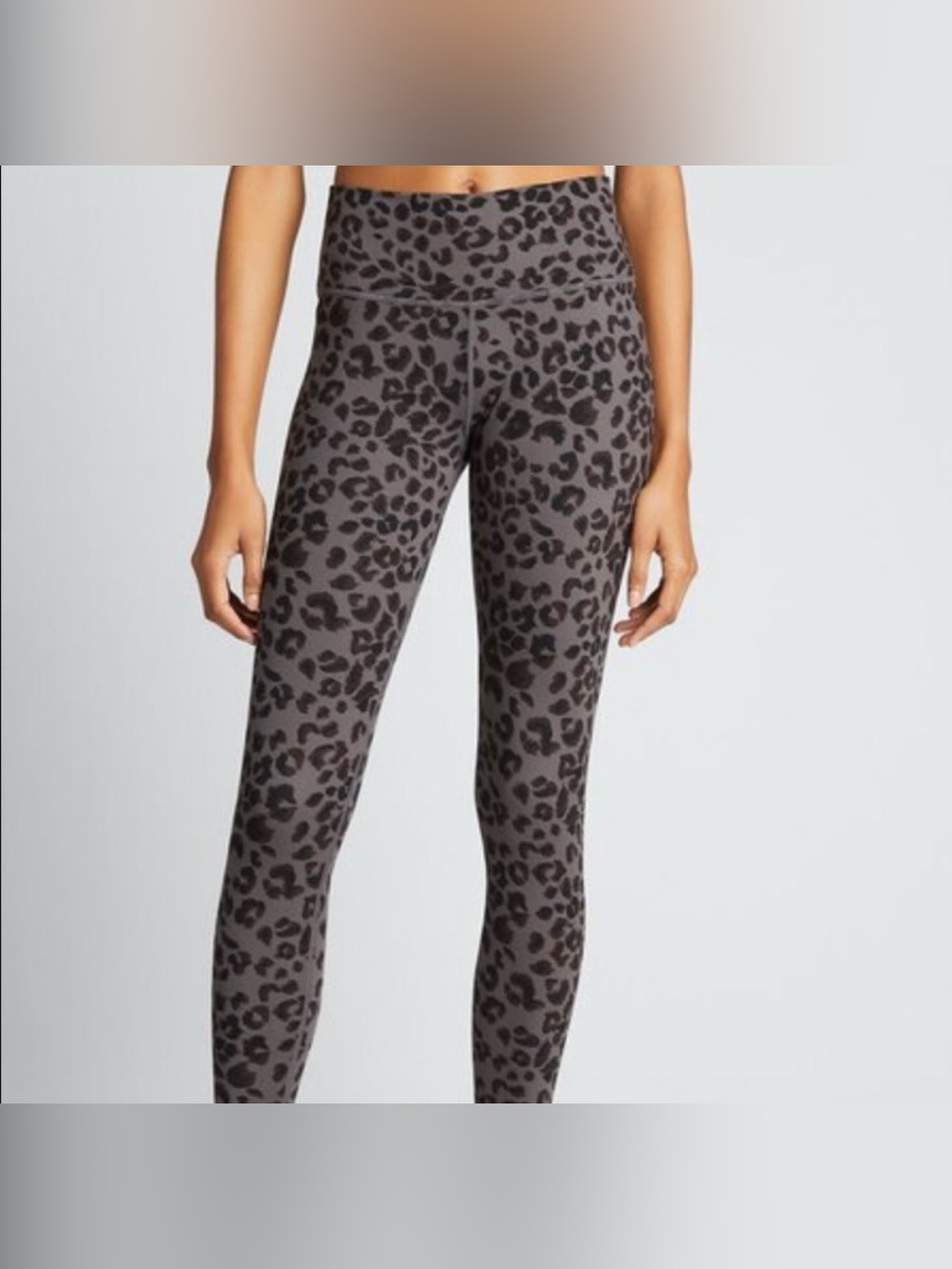 Like new Varley brand leopard leggings